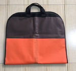 مقبض دعوى الملابس حقيبة السفر الملونة غير المنسوجة المطبوعة مع مقاطع 115 * 60 سم الحجم